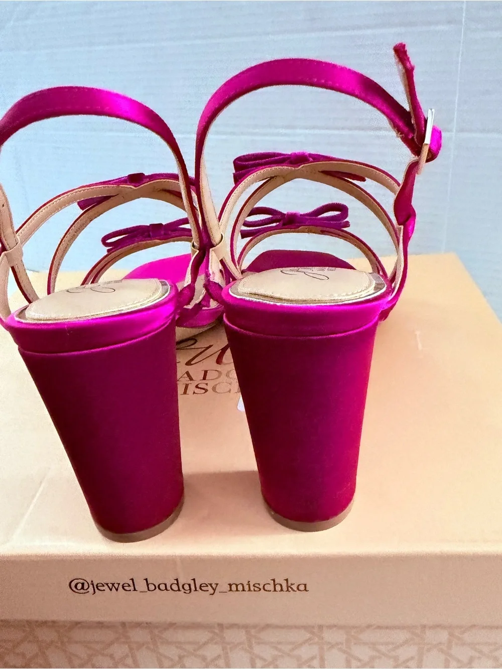 Jewel Badgley Mischka pink satin Eliza bow evening Heels Sandals 8.5